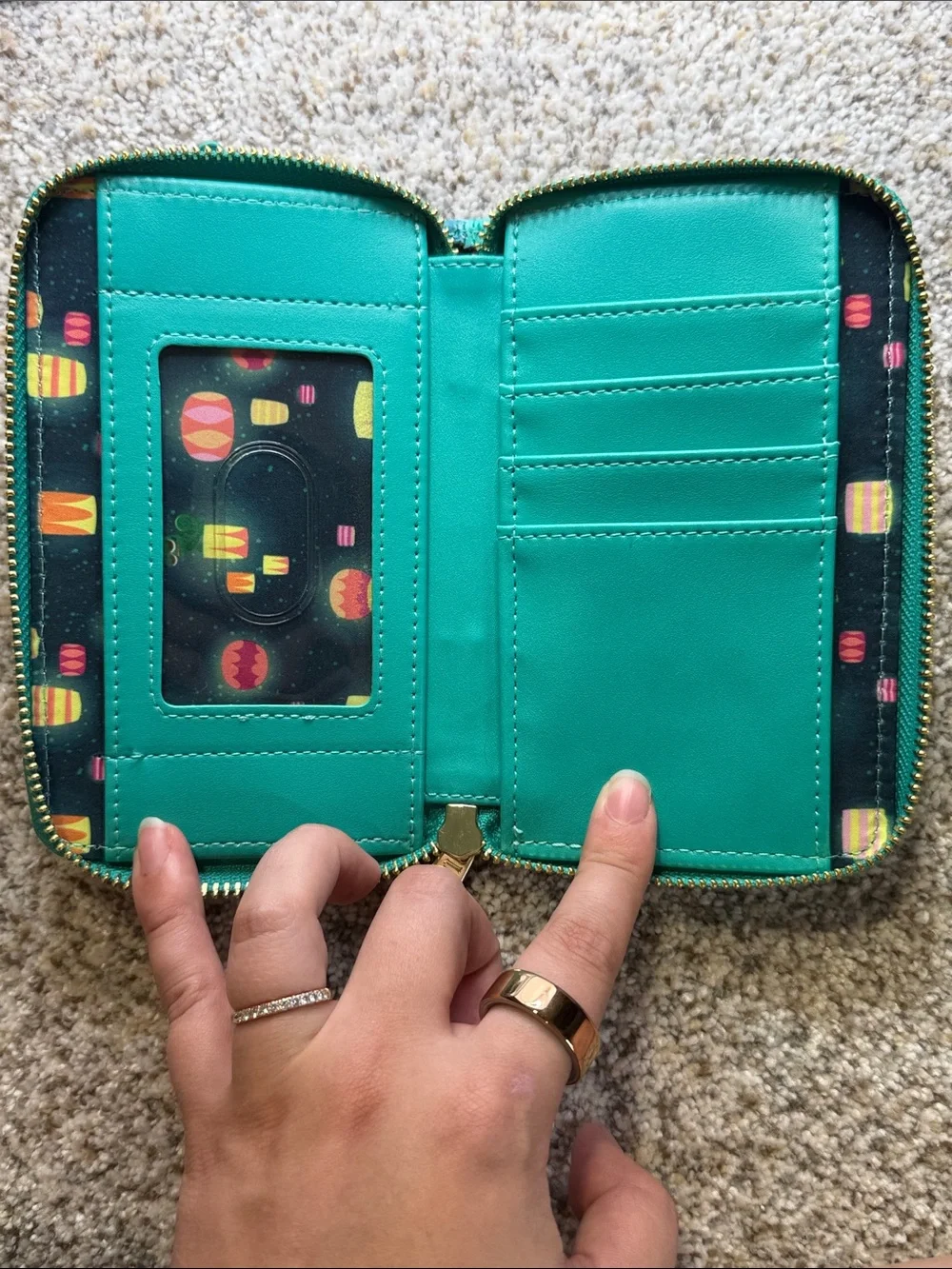Loungefly zip around